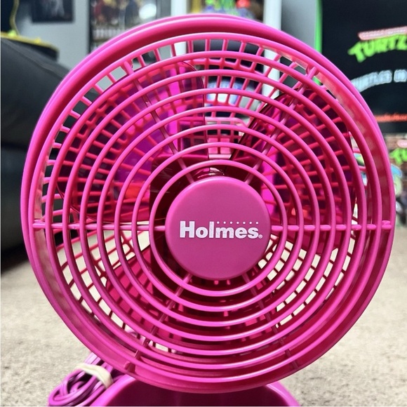 Holmes 6-in 2-Speed Oscillating Desk Fan - Picture 2 of 8